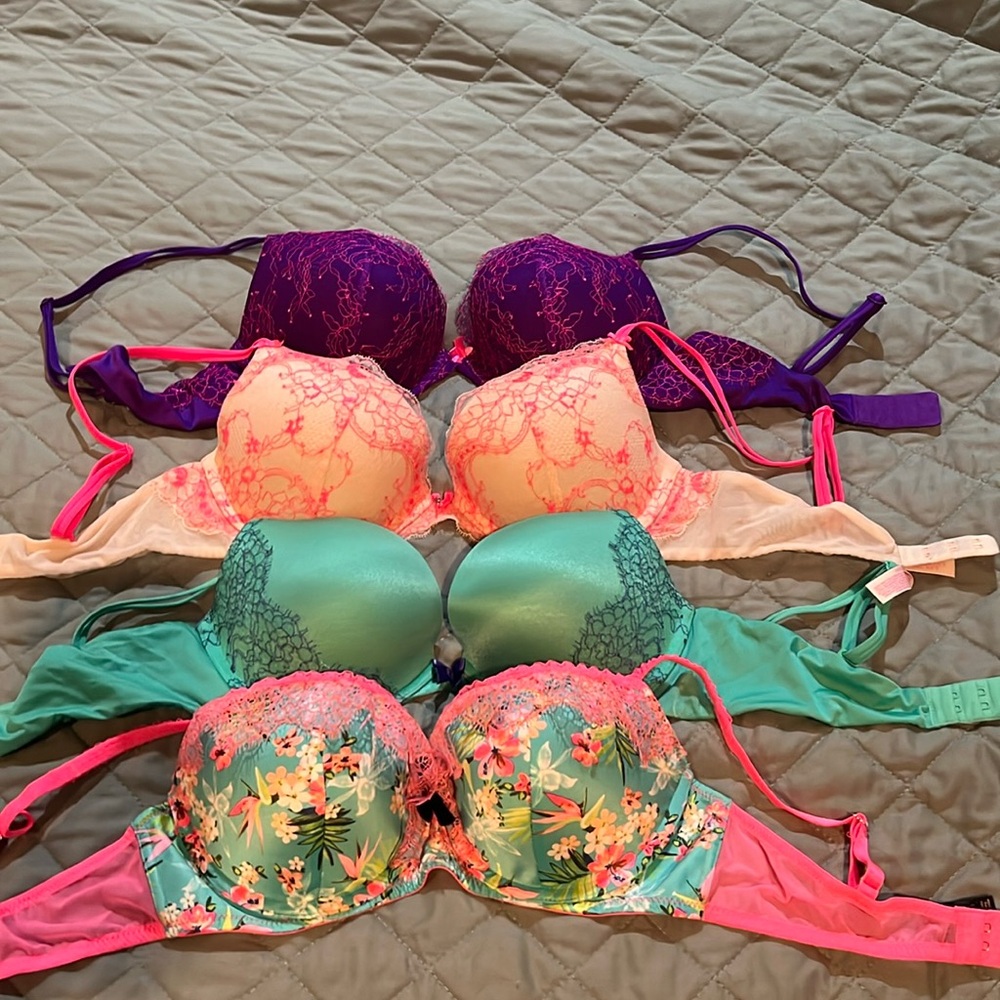 Victorias Secret Very Sexy Push Up Bras x4